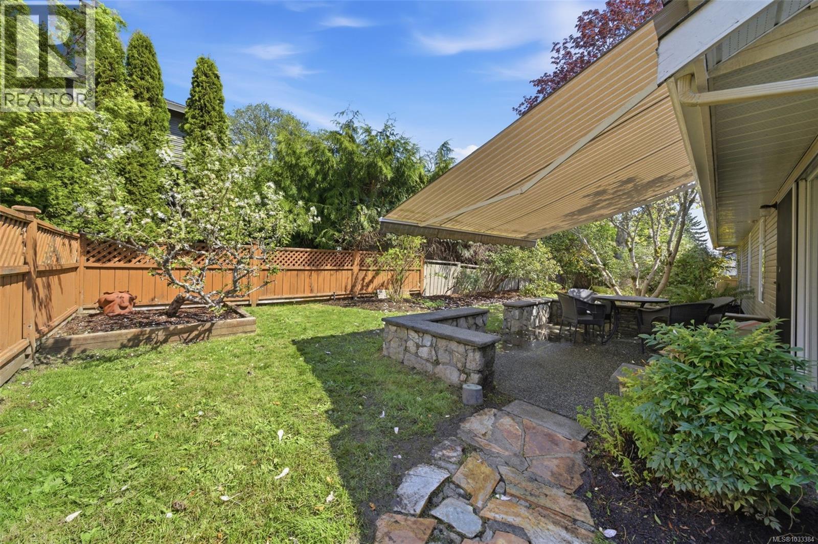 4003 Hopesmore Dr, Saanich, British Columbia  V8N 6A3 - Photo 29 - 1033384