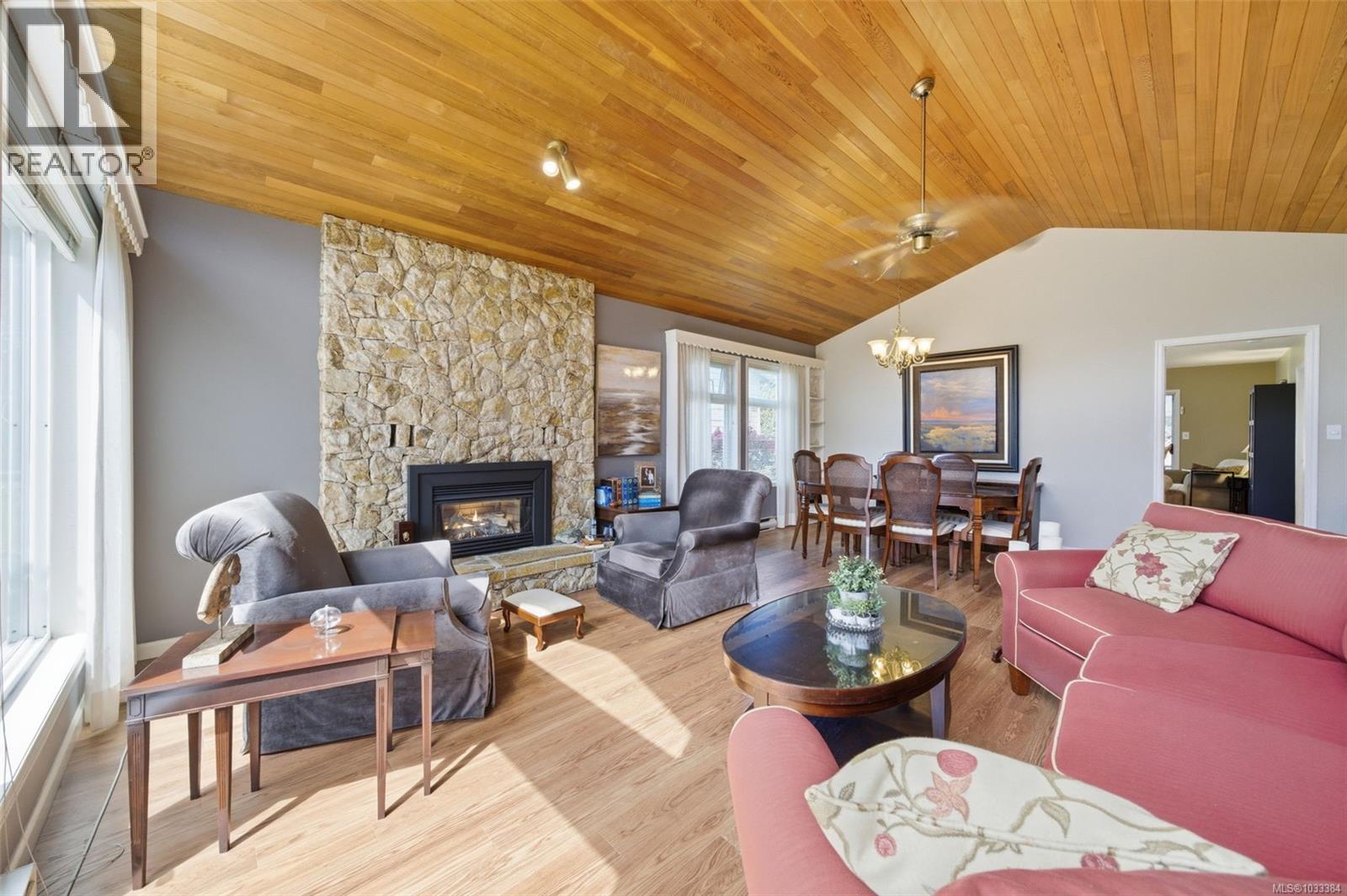 4003 Hopesmore Dr, Saanich, British Columbia  V8N 6A3 - Photo 8 - 1033384