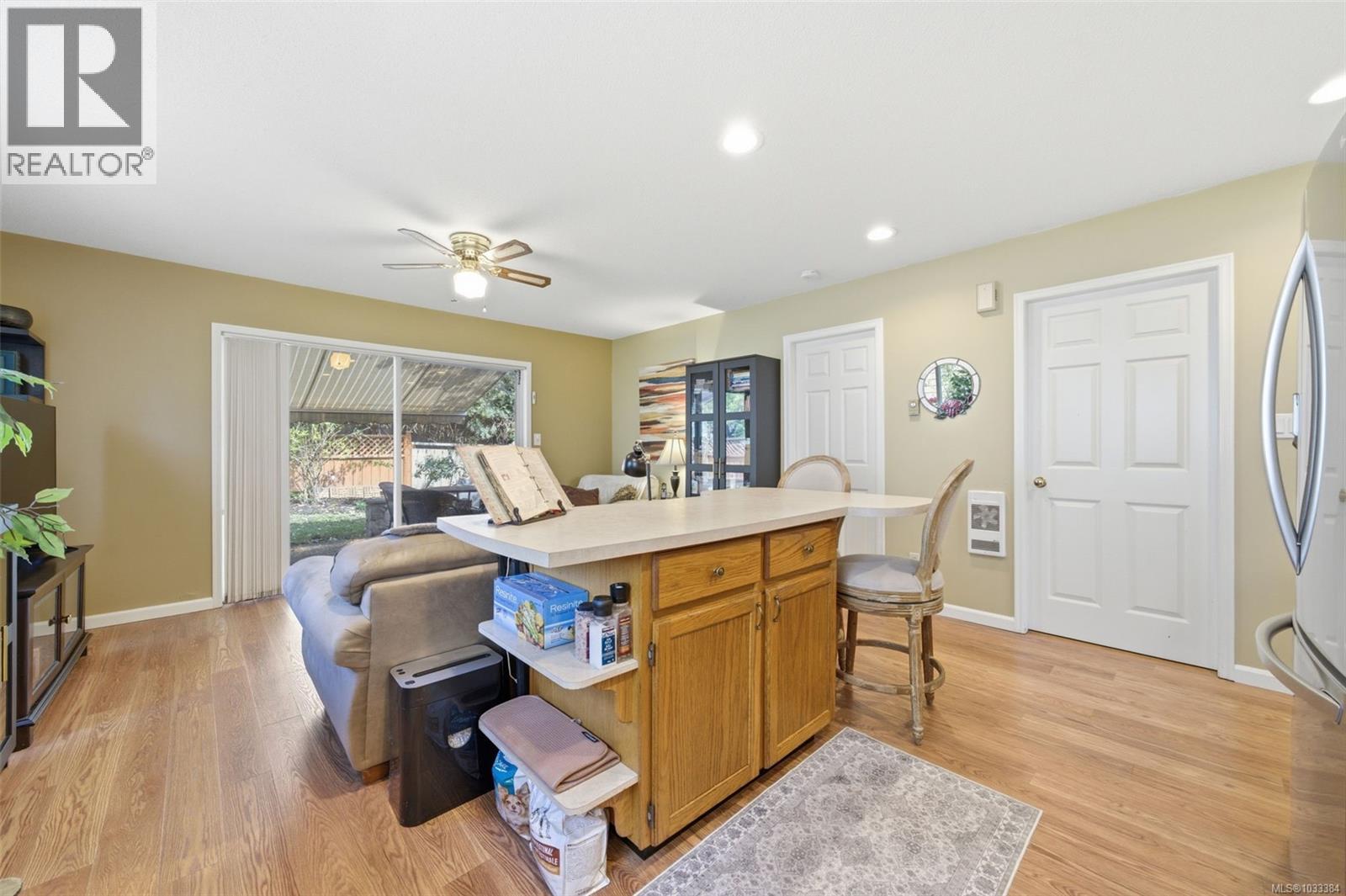 4003 Hopesmore Dr, Saanich, British Columbia  V8N 6A3 - Photo 16 - 1033384
