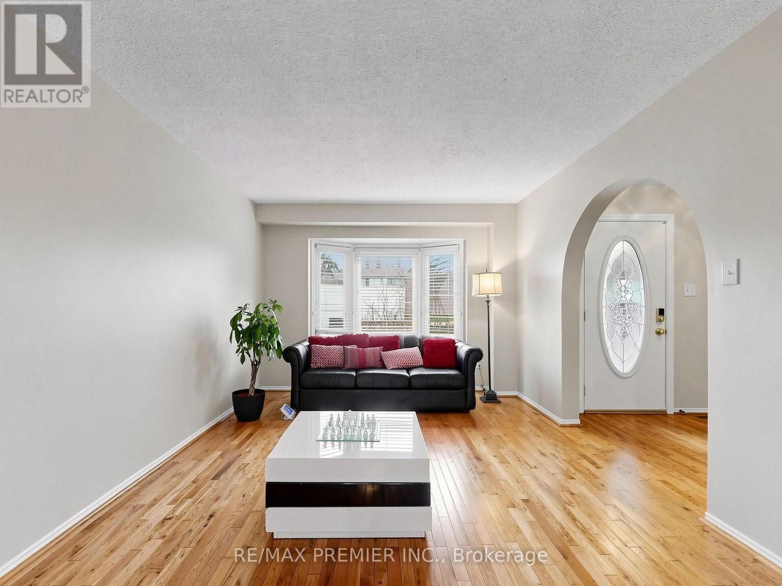 4579 Guildwood Way, Mississauga, Ontario  L5R 1Z2 - Photo 2 - W13062286