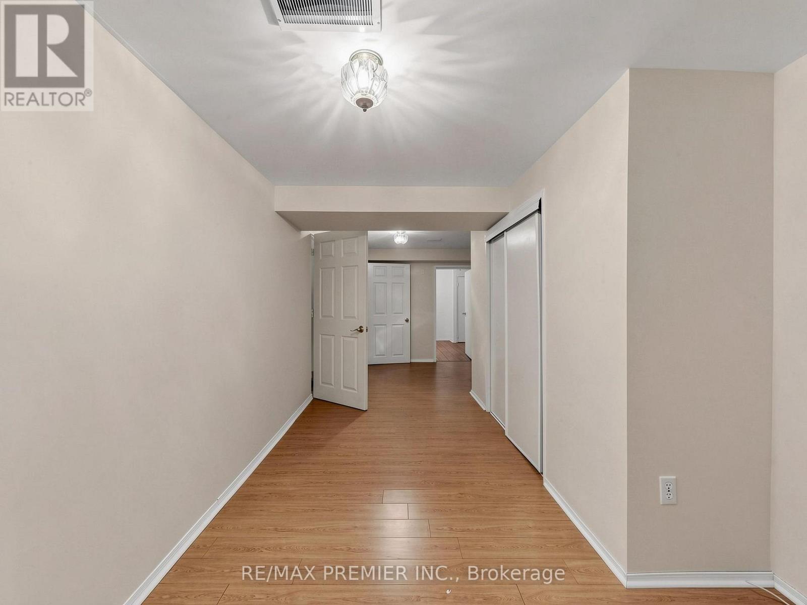 4579 Guildwood Way, Mississauga, Ontario  L5R 1Z2 - Photo 24 - W13062286