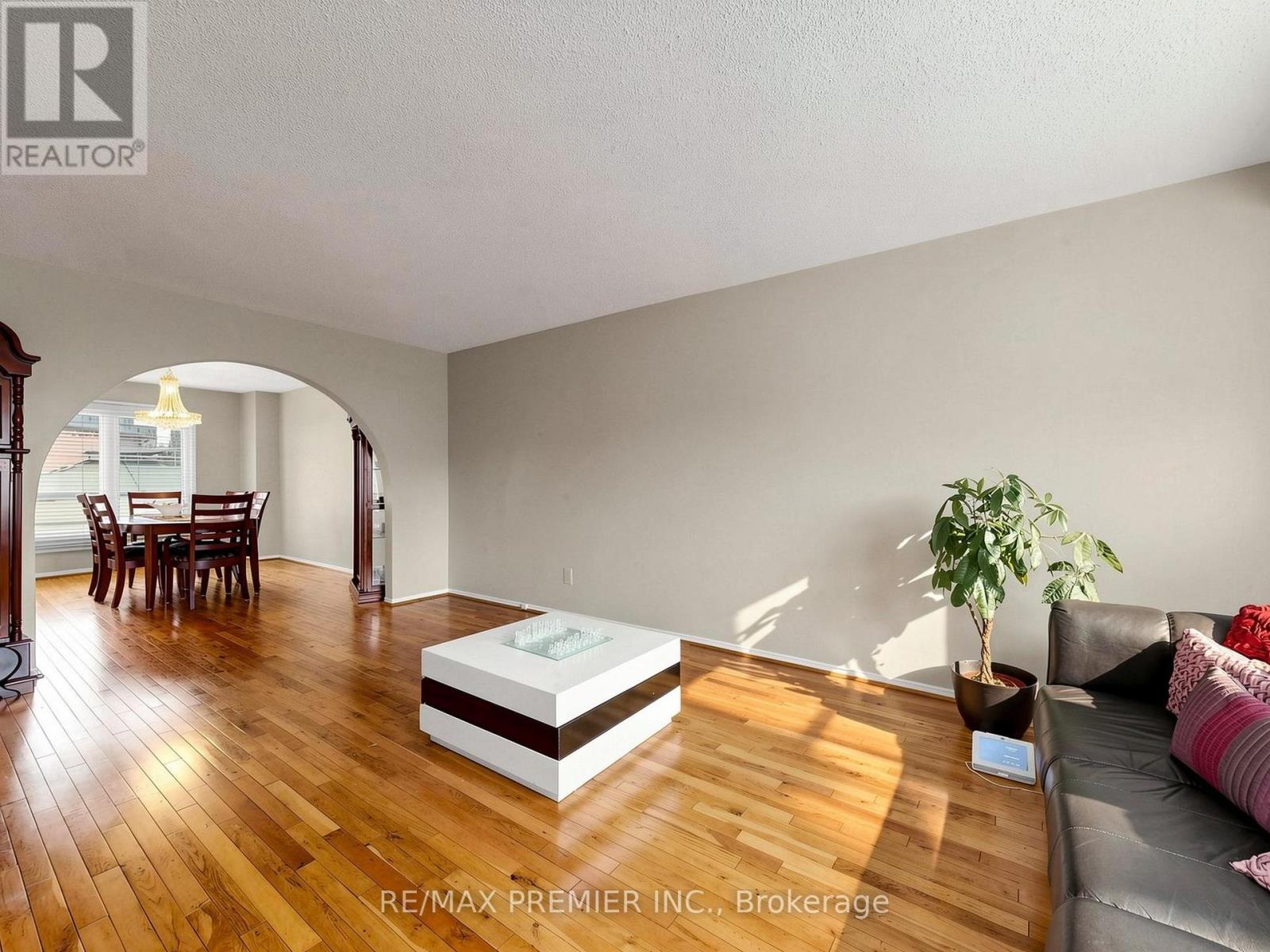 4579 Guildwood Way, Mississauga, Ontario  L5R 1Z2 - Photo 3 - W13062286