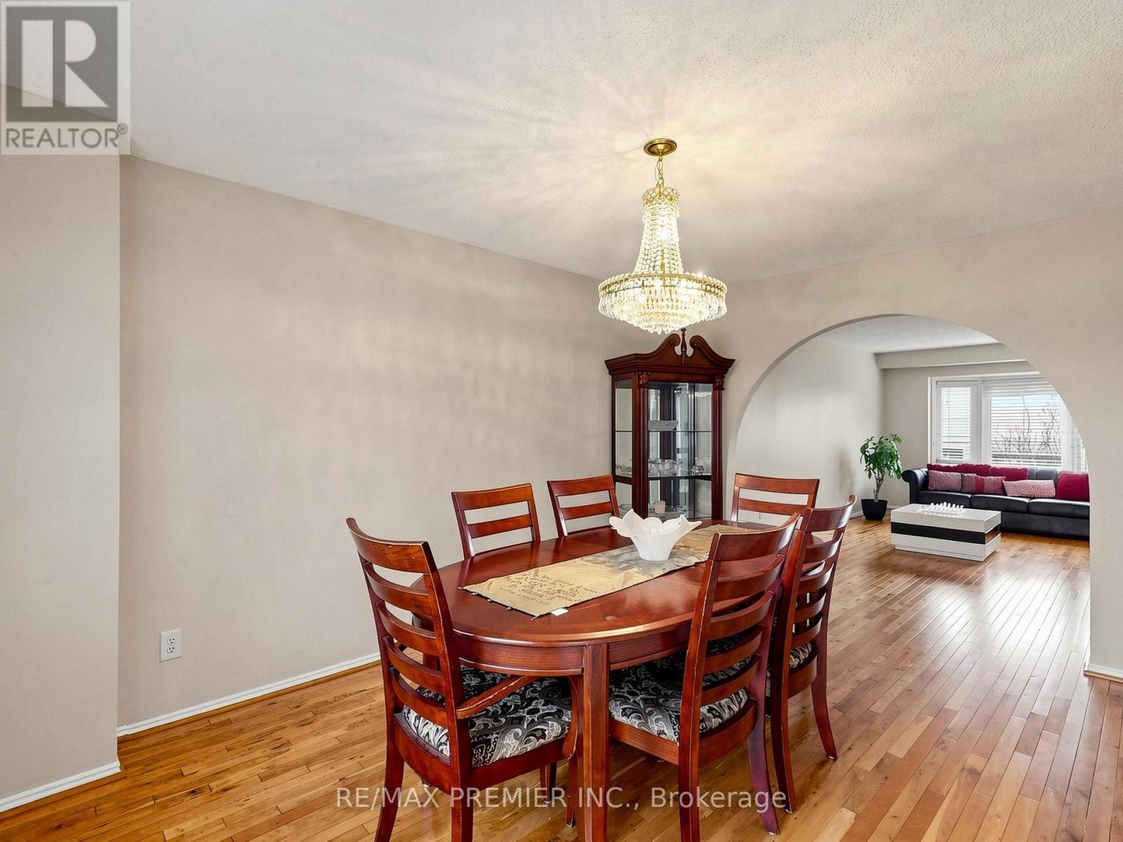 4579 Guildwood Way, Mississauga, Ontario  L5R 1Z2 - Photo 5 - W13062286