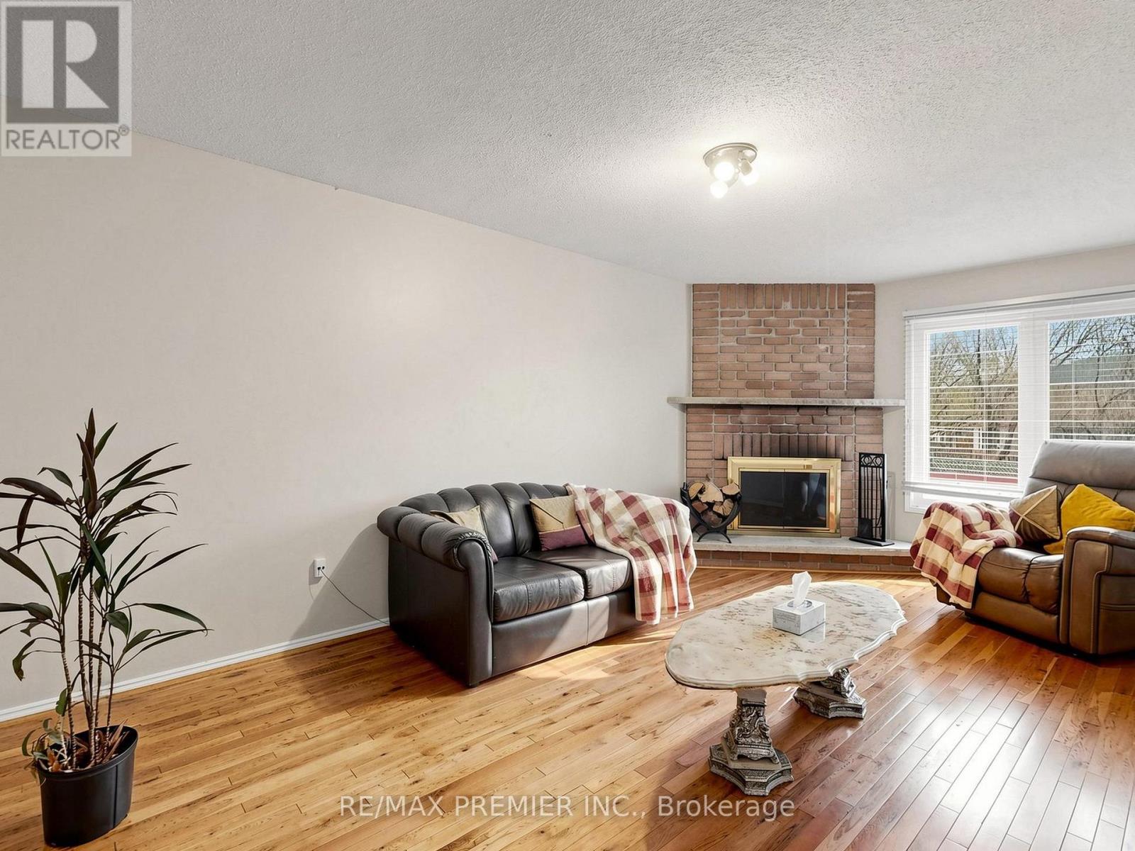 4579 Guildwood Way, Mississauga, Ontario  L5R 1Z2 - Photo 6 - W13062286