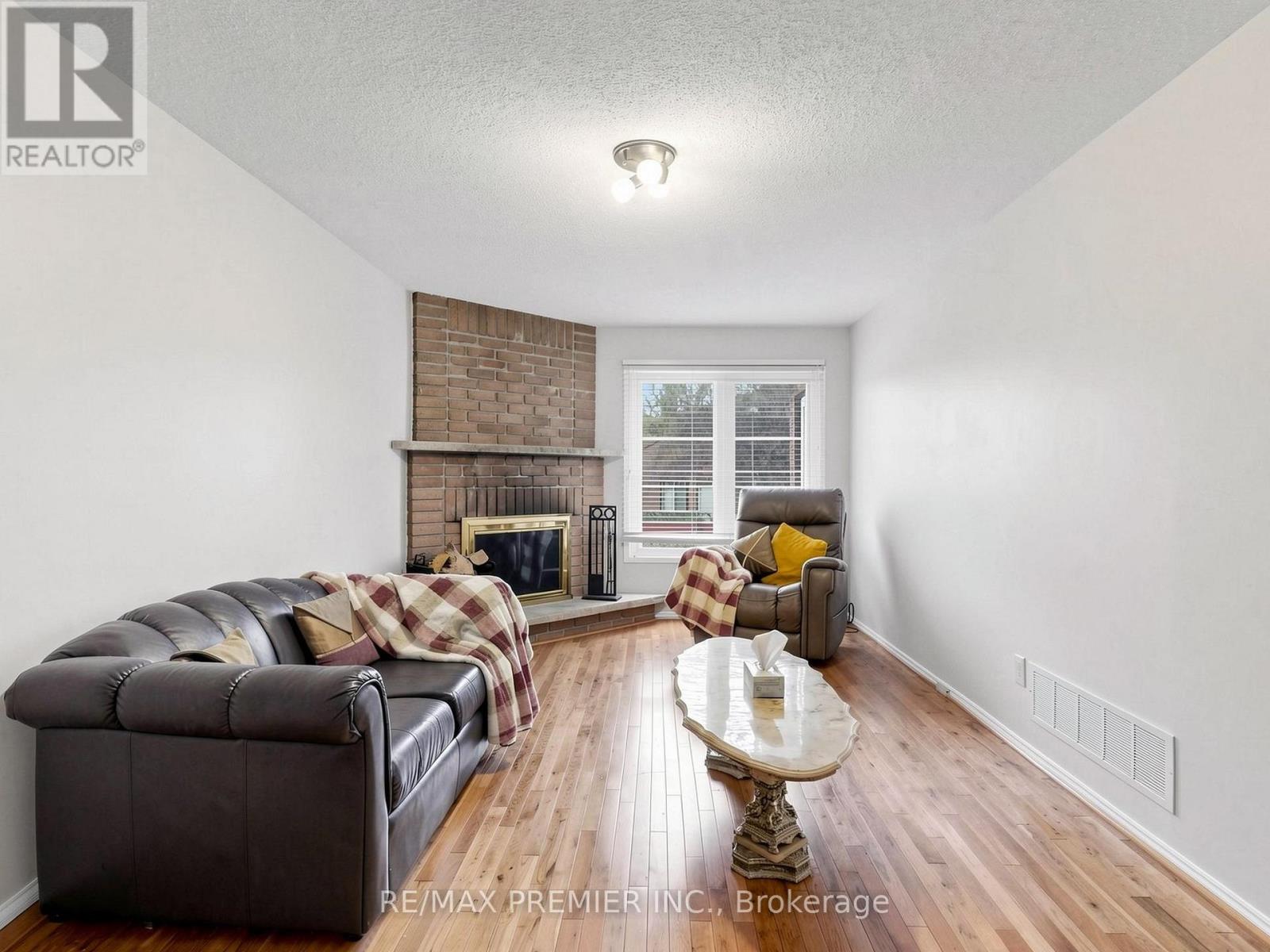 4579 Guildwood Way, Mississauga, Ontario  L5R 1Z2 - Photo 7 - W13062286