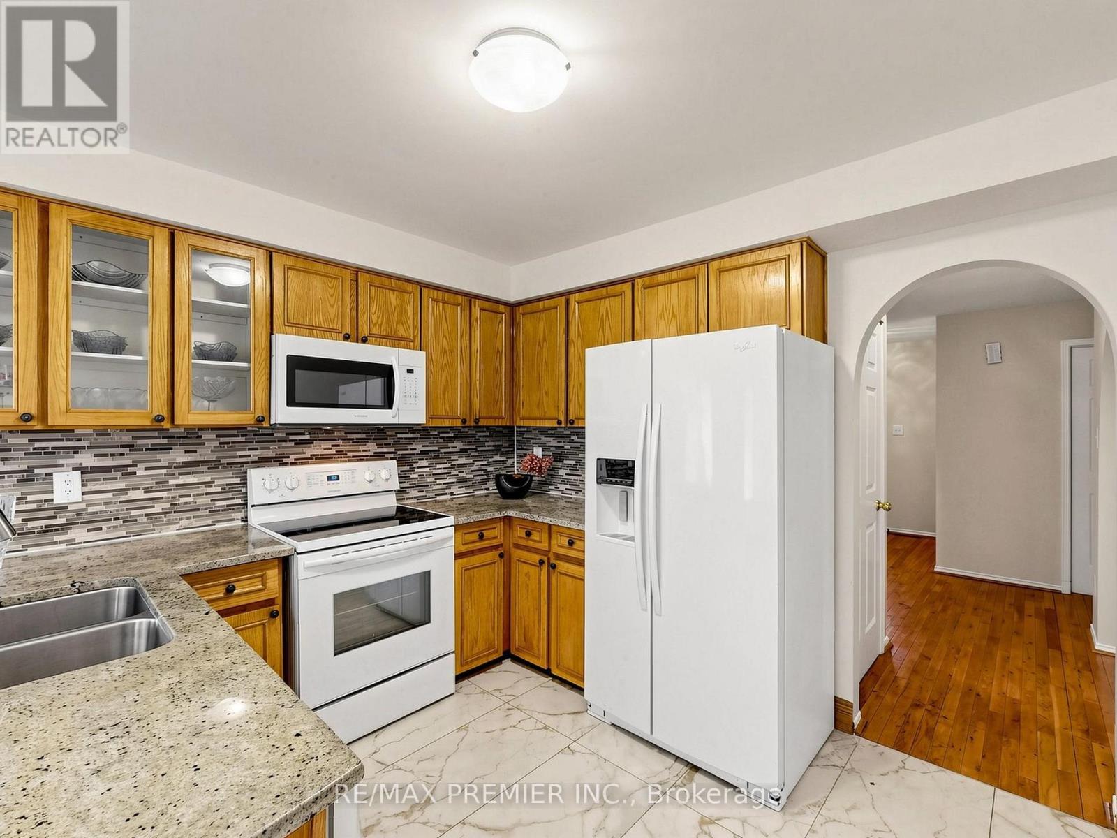 4579 Guildwood Way, Mississauga, Ontario  L5R 1Z2 - Photo 9 - W13062286