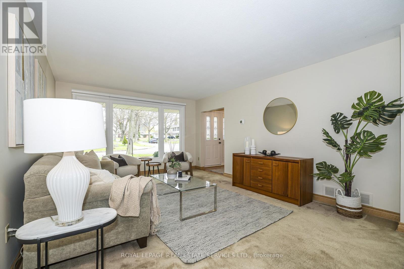 23 Birchleaf Crescent, Toronto, Ontario  M9R 2L5 - Photo 5 - W13062340