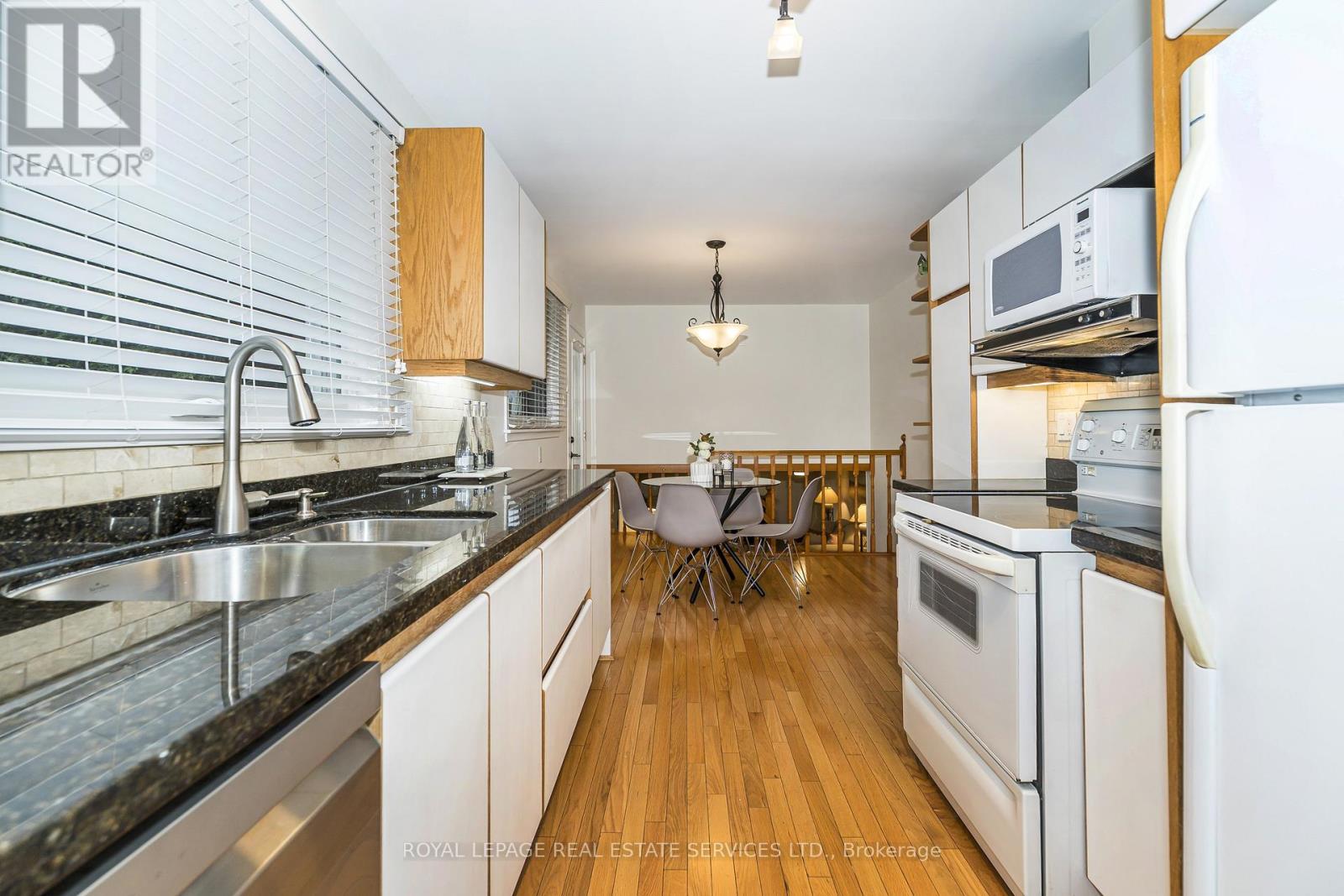 23 Birchleaf Crescent, Toronto, Ontario  M9R 2L5 - Photo 9 - W13062340