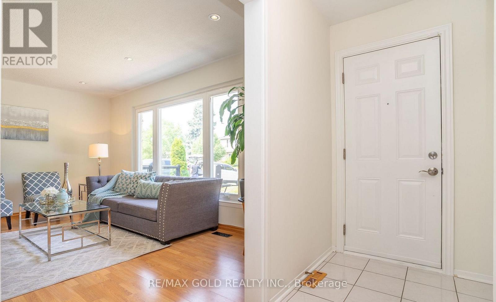 51 Davenport Crescent, Brampton, Ontario  L6T 3L5 - Photo 6 - W13062342