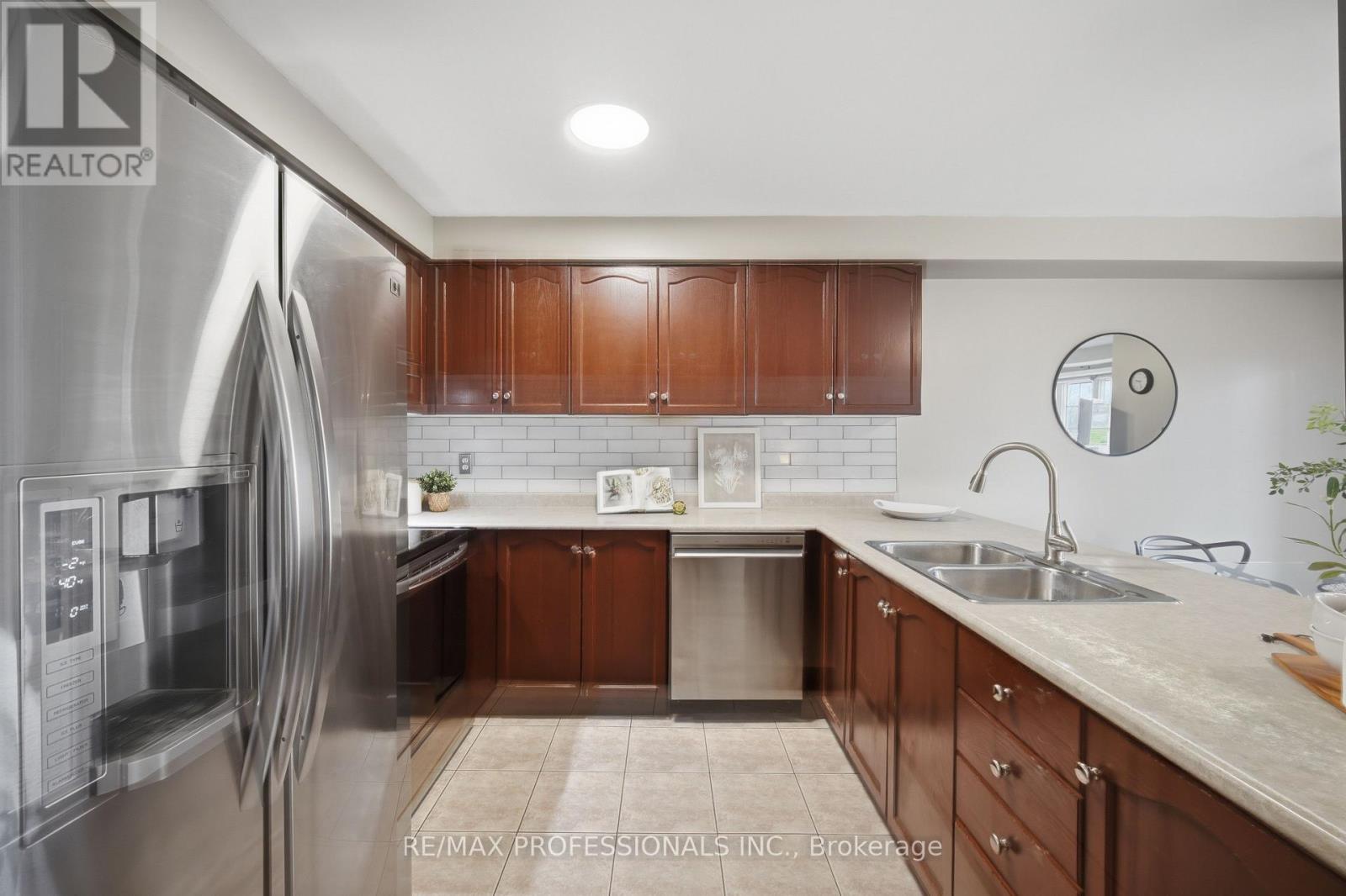 116 Dominion Gardens Drive, Halton Hills, Ontario  L7G 6B4 - Photo 10 - W13062398