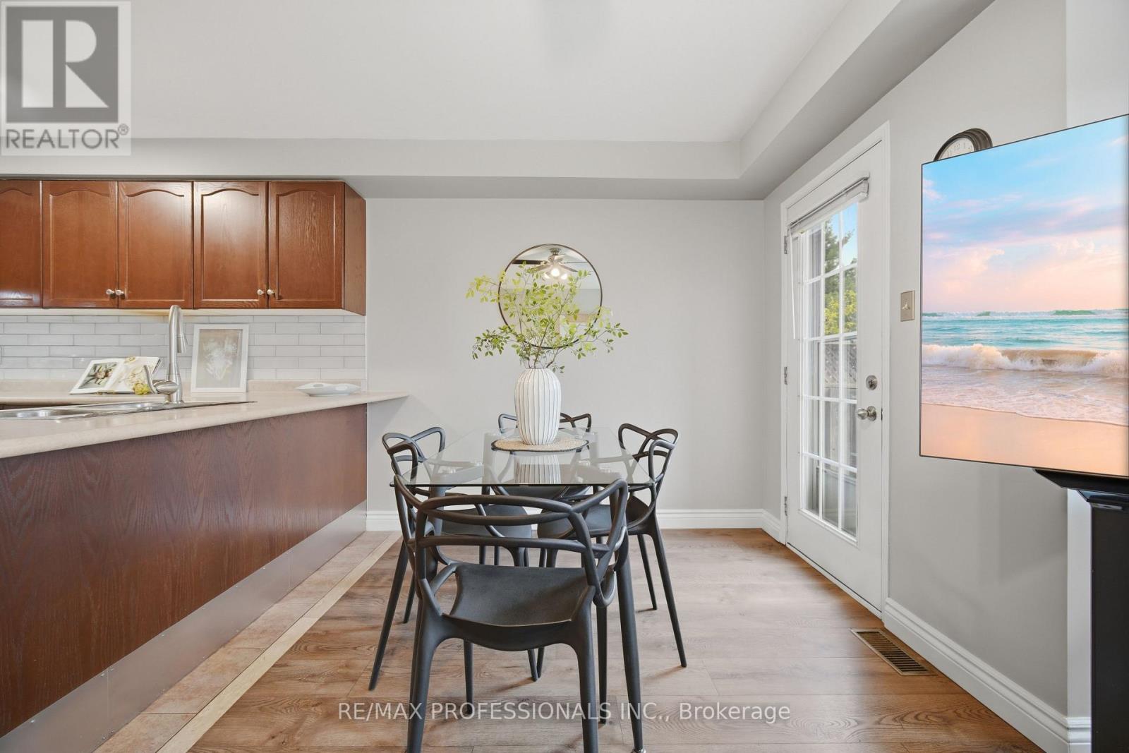 116 Dominion Gardens Drive, Halton Hills, Ontario  L7G 6B4 - Photo 14 - W13062398