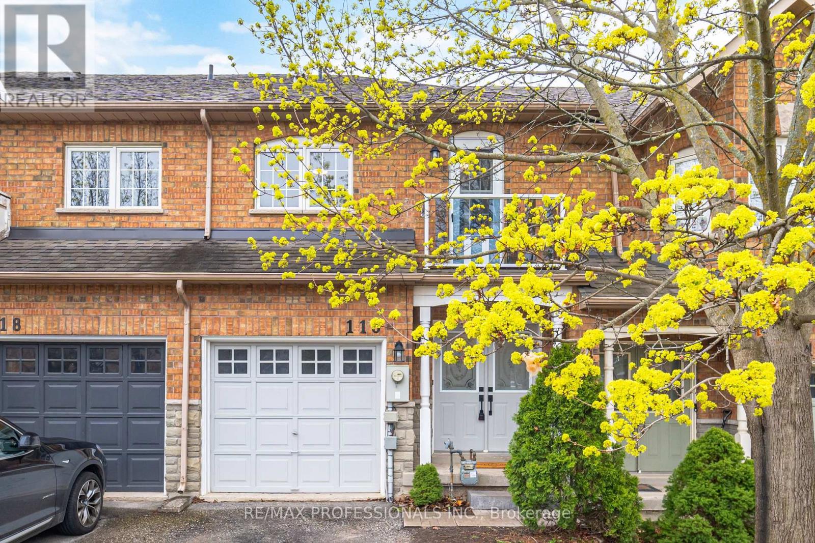 116 Dominion Gardens Drive, Halton Hills, Ontario  L7G 6B4 - Photo 2 - W13062398