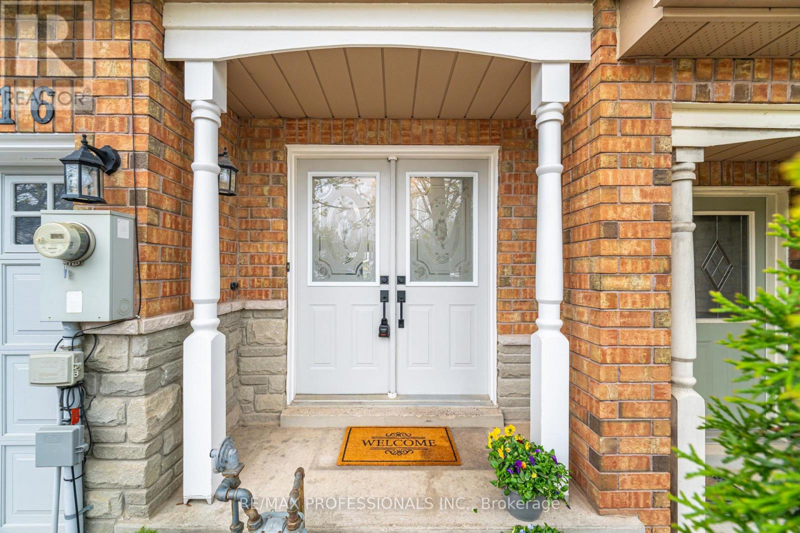 116 Dominion Gardens Drive, Halton Hills, Ontario  L7G 6B4 - Photo 3 - W13062398