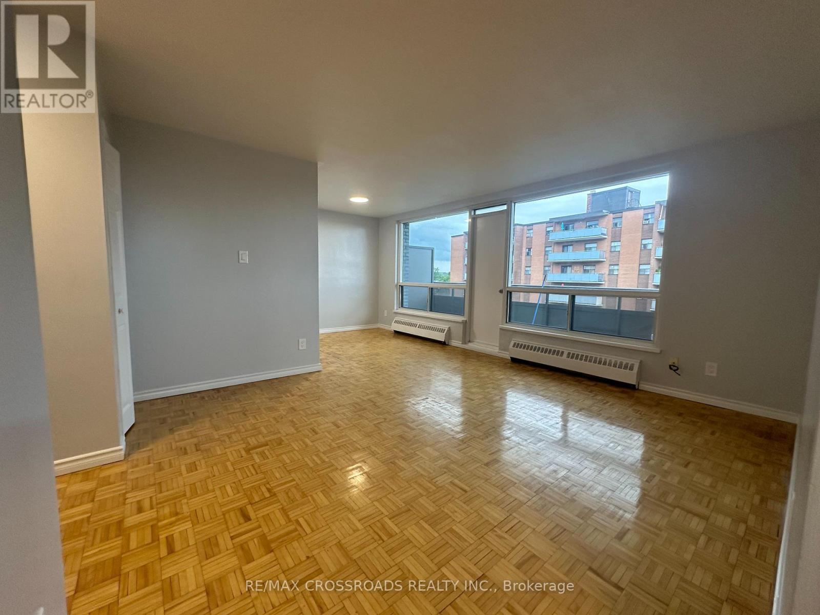 610 - 363 Lakeshore Road E, Mississauga, Ontario  L5G 1H7 - Photo 2 - W13062478