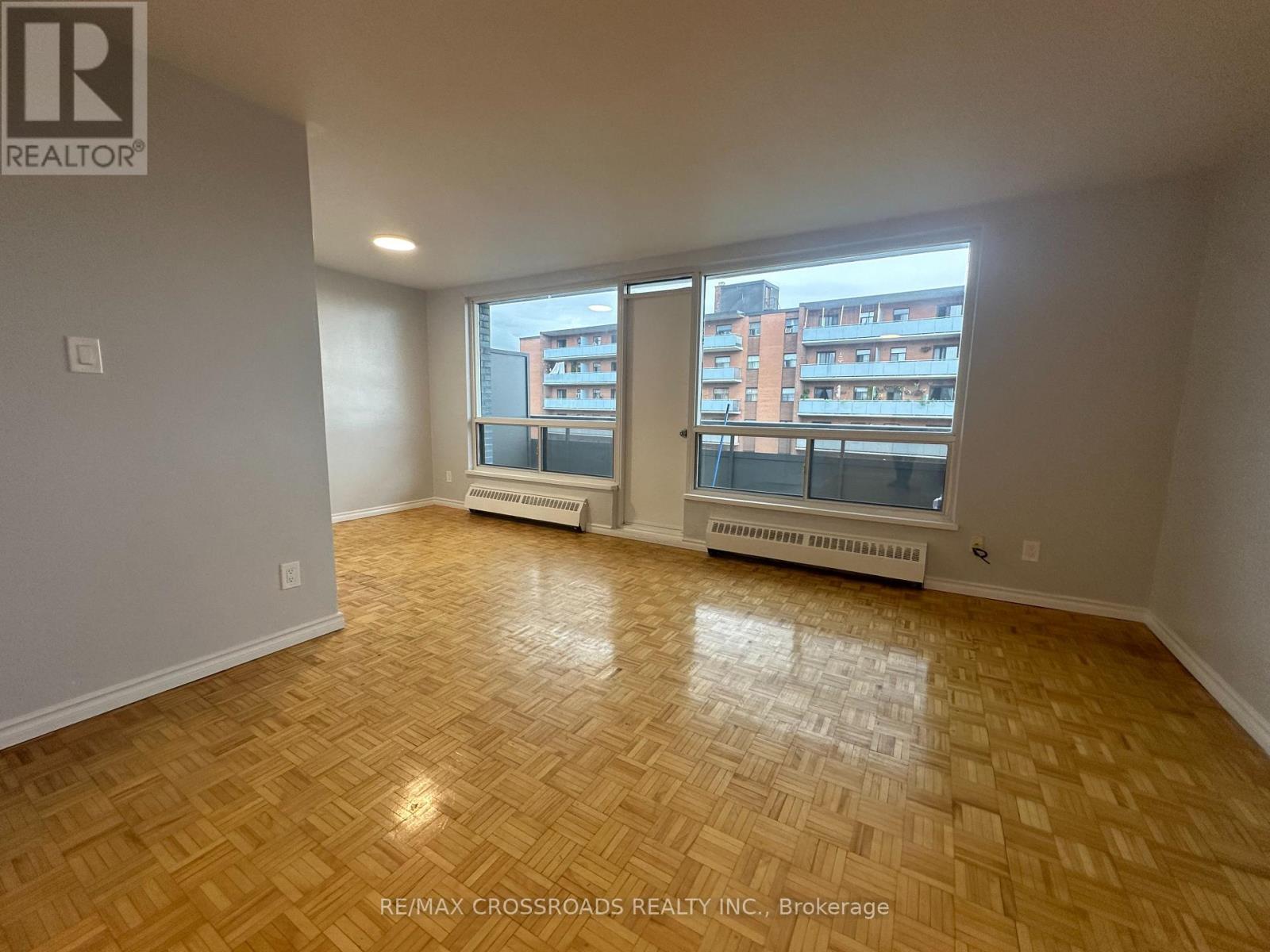 610 - 363 Lakeshore Road E, Mississauga, Ontario  L5G 1H7 - Photo 3 - W13062478