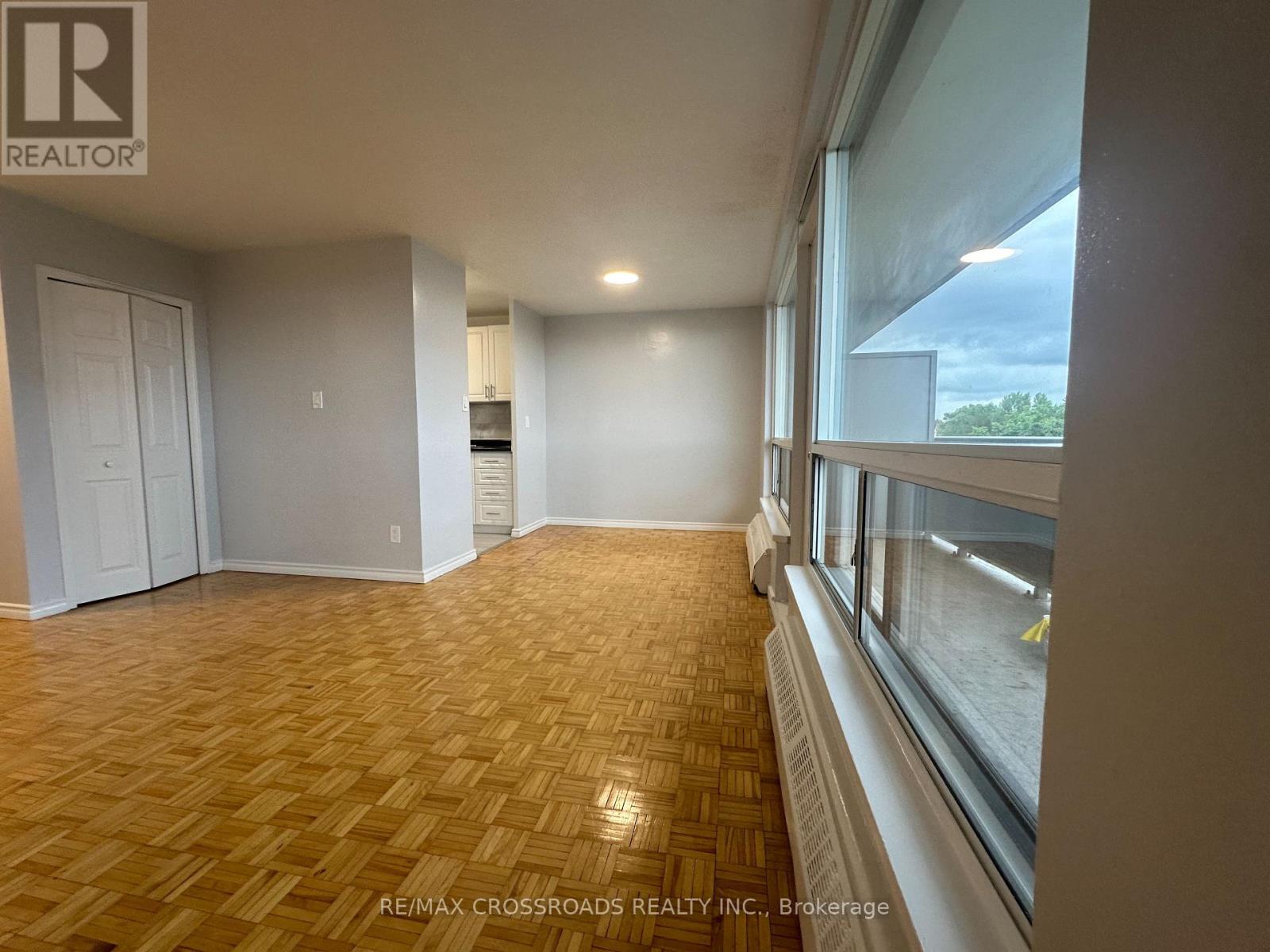 610 - 363 Lakeshore Road E, Mississauga, Ontario  L5G 1H7 - Photo 4 - W13062478