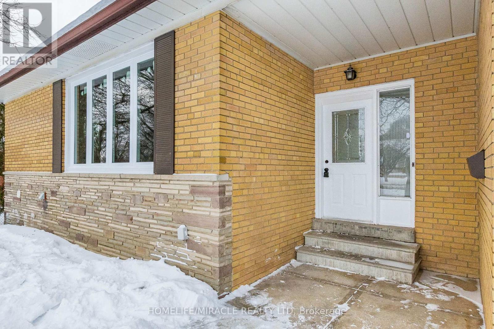 36 Mclaughlin Road N, Brampton, Ontario  L6X 1Y5 - Photo 2 - W13062526