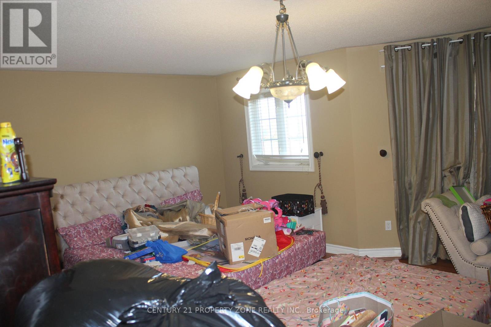 135 Sunny Meadow Boulevard, Brampton, Ontario  L6R 2H8 - Photo 3 - W13062550