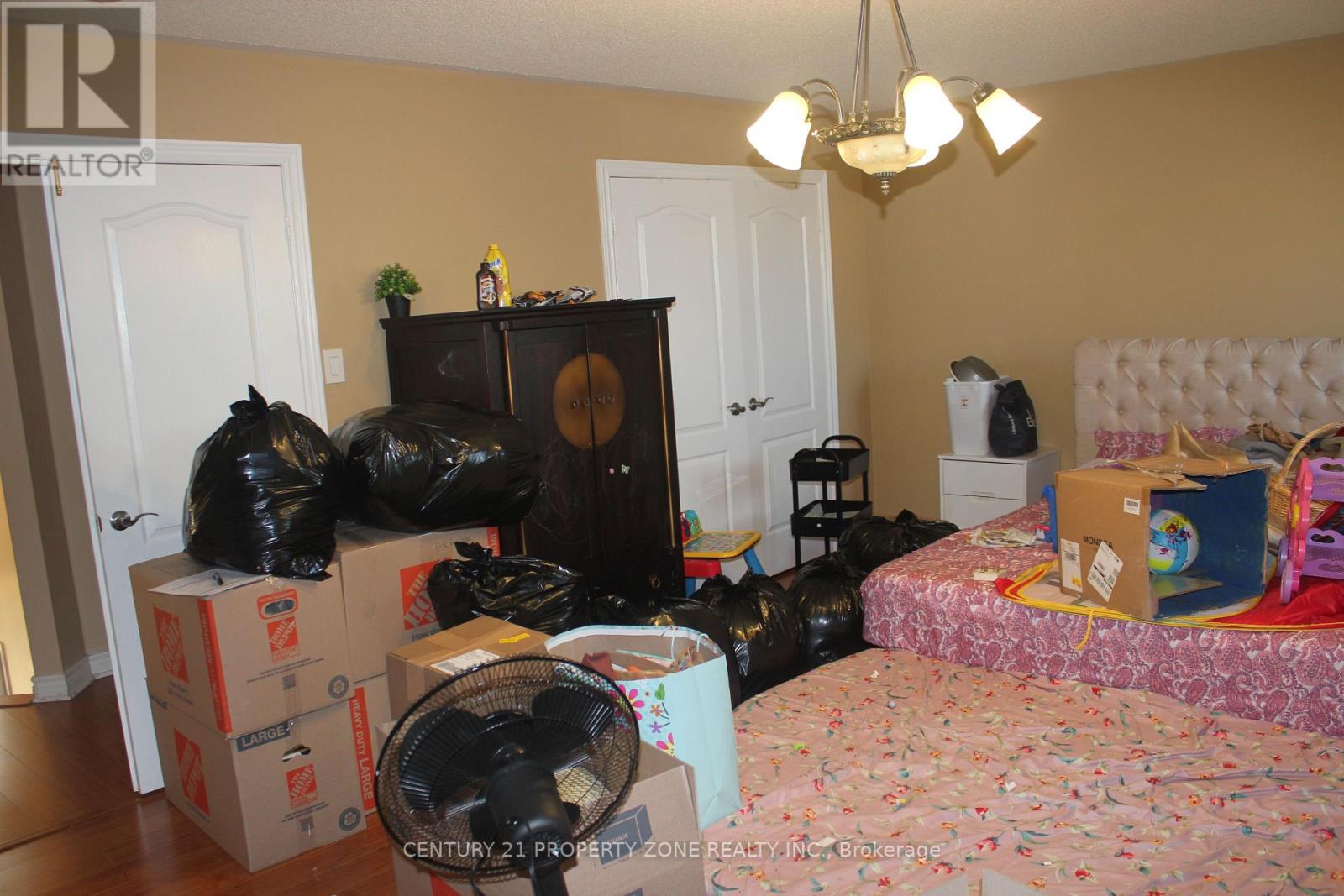 135 Sunny Meadow Boulevard, Brampton, Ontario  L6R 2H8 - Photo 4 - W13062550