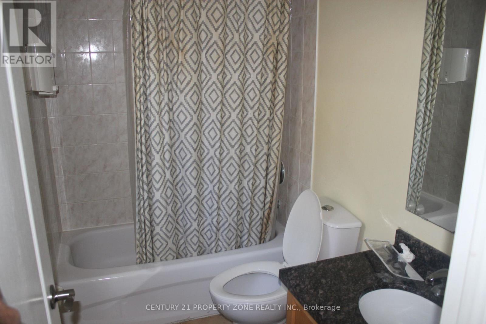 135 Sunny Meadow Boulevard, Brampton, Ontario  L6R 2H8 - Photo 6 - W13062550
