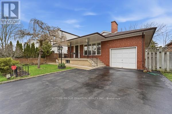 61 FOREST AVENUE, Mississauga, Ontario