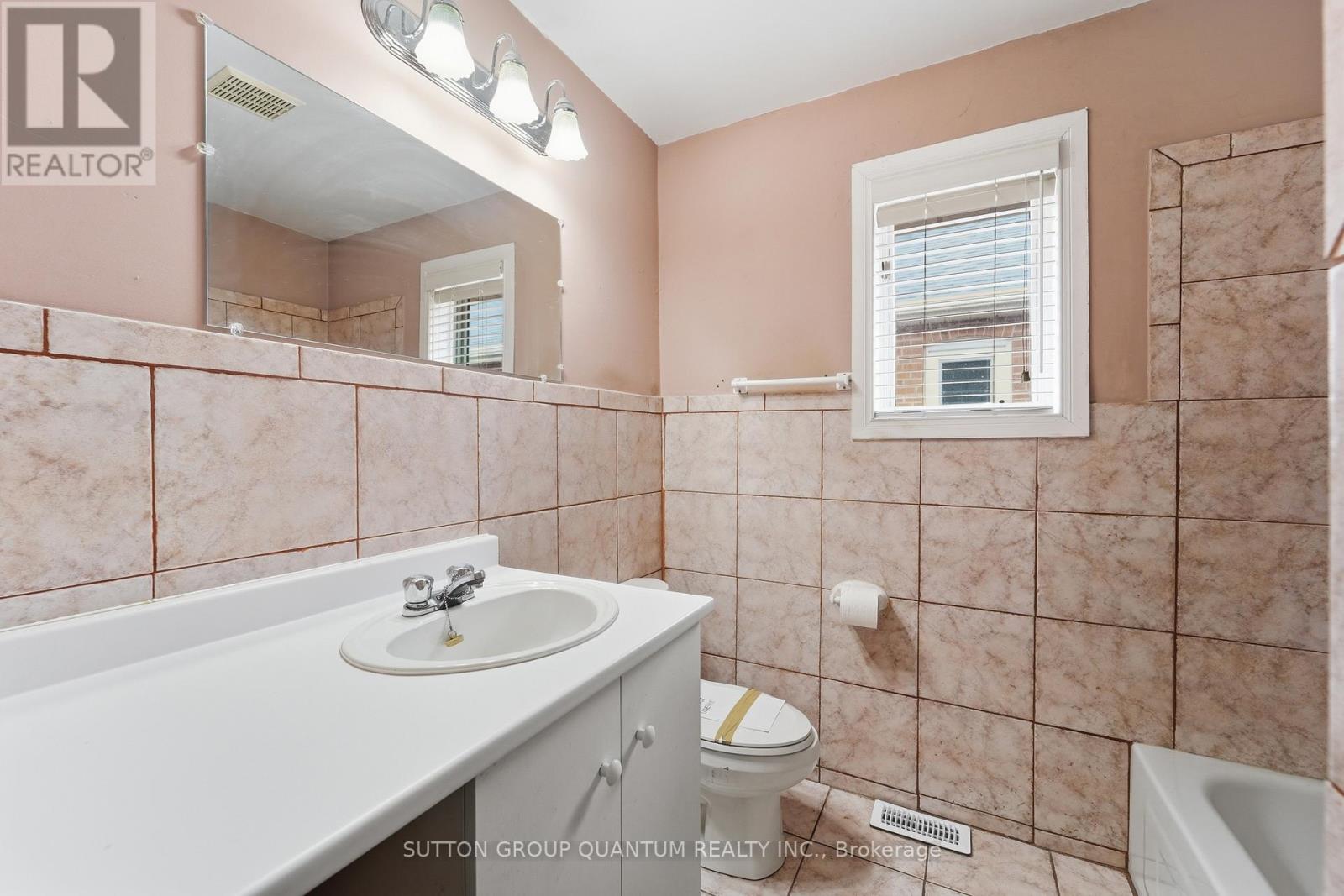 61 Forest Avenue, Mississauga, Ontario  L5G 1L3 - Photo 13 - W12887934