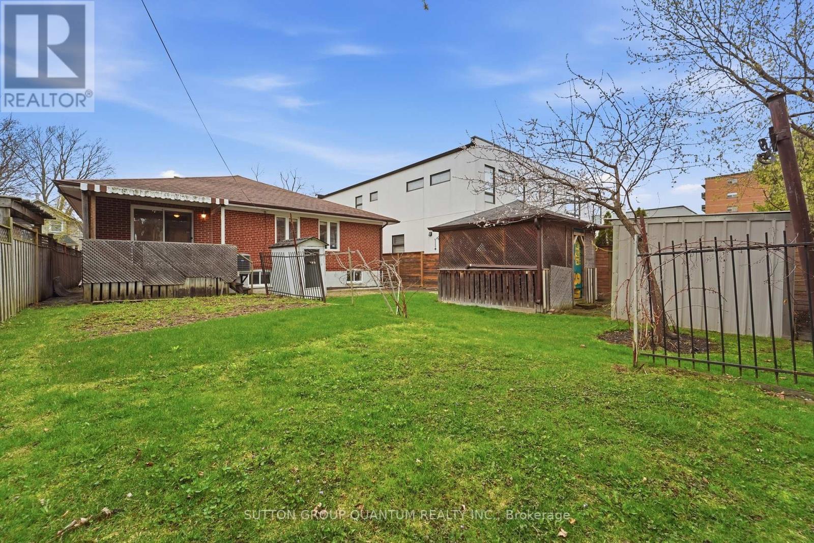 61 Forest Avenue, Mississauga, Ontario  L5G 1L3 - Photo 6 - W12887934