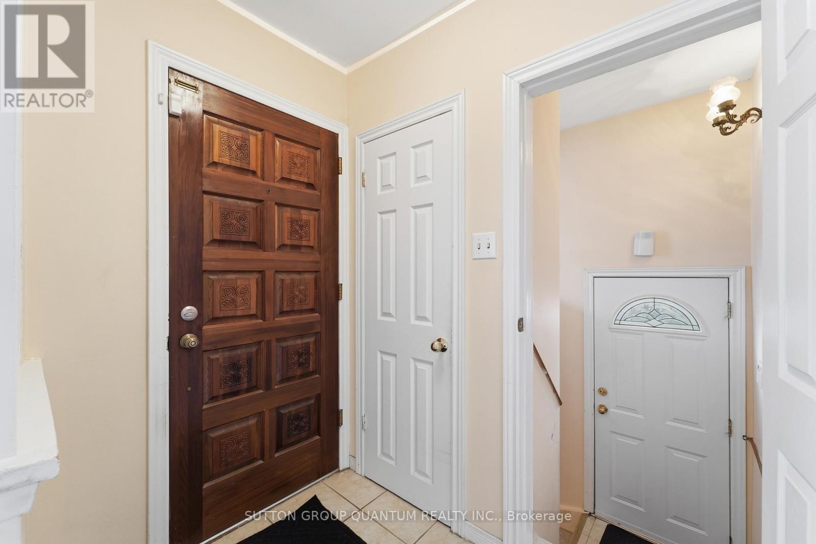 61 Forest Avenue, Mississauga, Ontario  L5G 1L3 - Photo 8 - W12887934