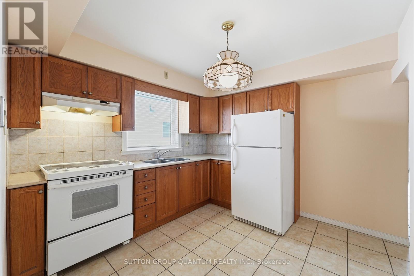 61 Forest Avenue, Mississauga, Ontario  L5G 1L3 - Photo 9 - W12887934