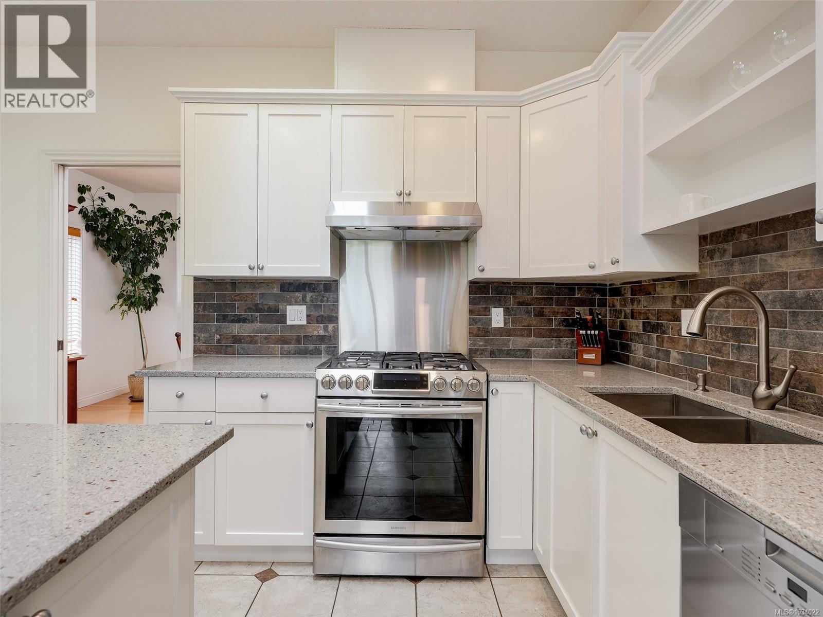 4205 Oakview Pl, Saanich, British Columbia  V8N 6M7 - Photo 7 - 1034022