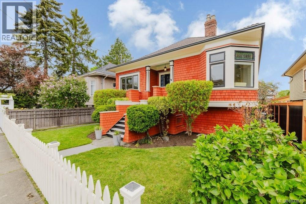 1903 Duchess St, Victoria, British Columbia  V8R 4W2 - Photo 2 - 1033876