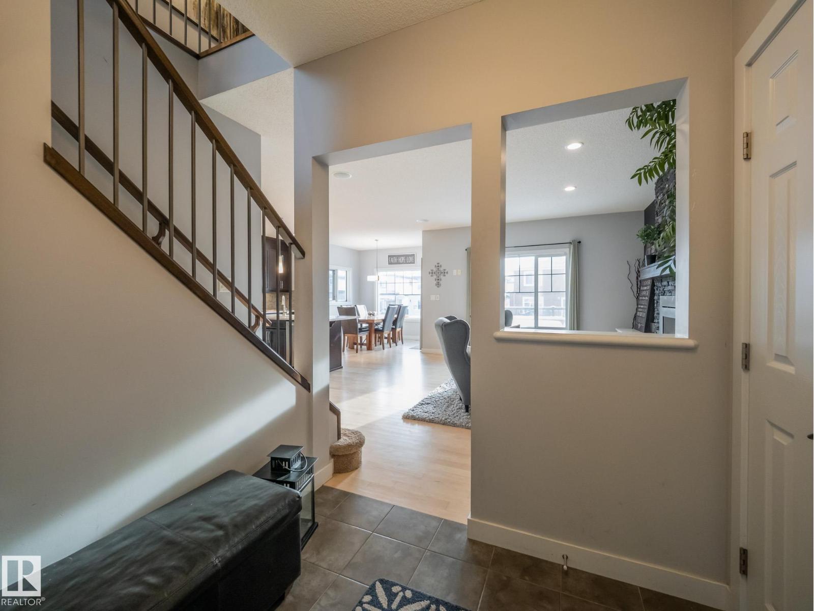 4211 Charles Cl Sw, Edmonton, Alberta  T6W 0Z5 - Photo 3 - E4484834