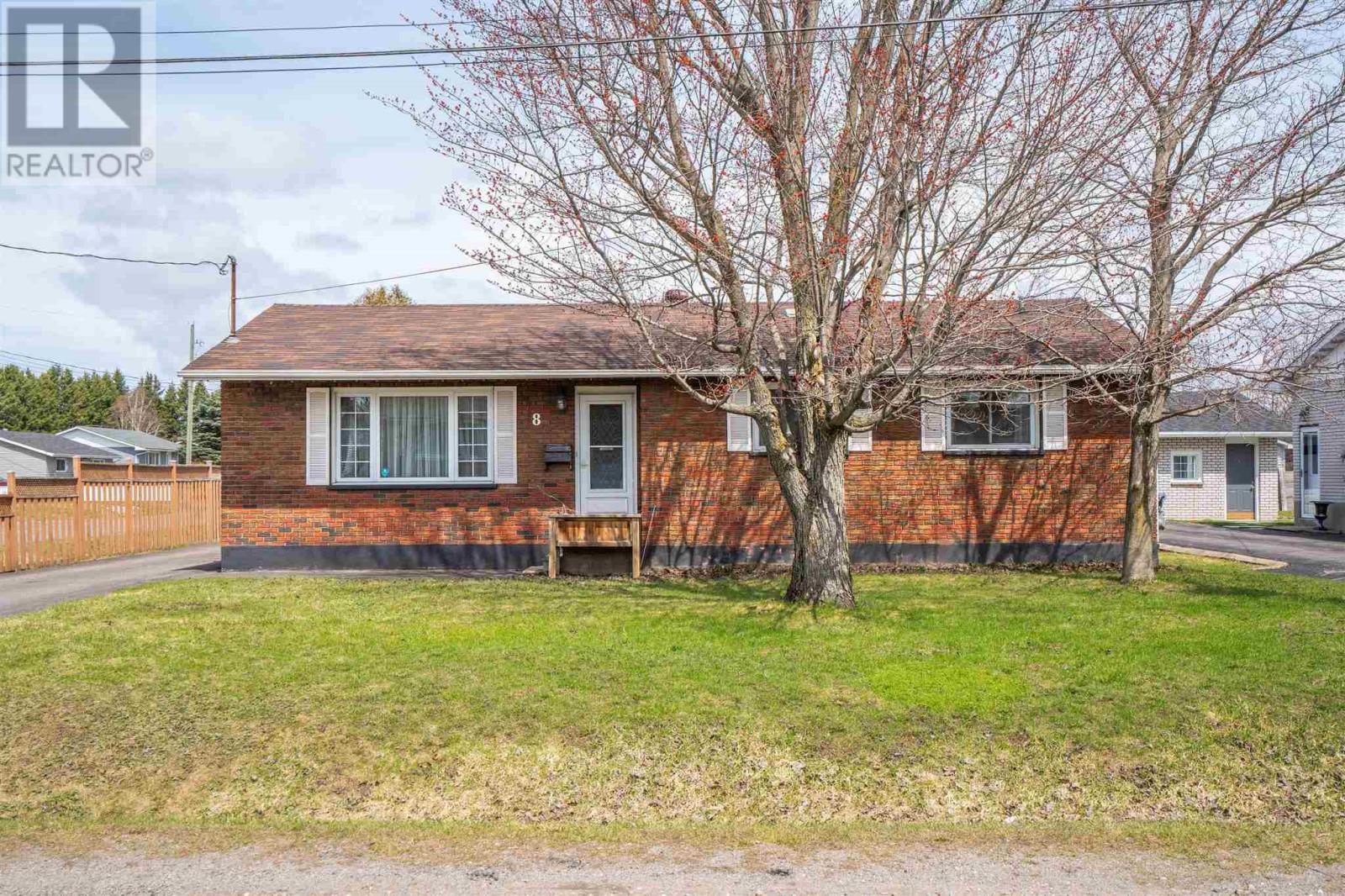 8 Winfield Dr, Sault Ste. Marie, Ontario  P6C 2M9 - Photo 2 - SM260827