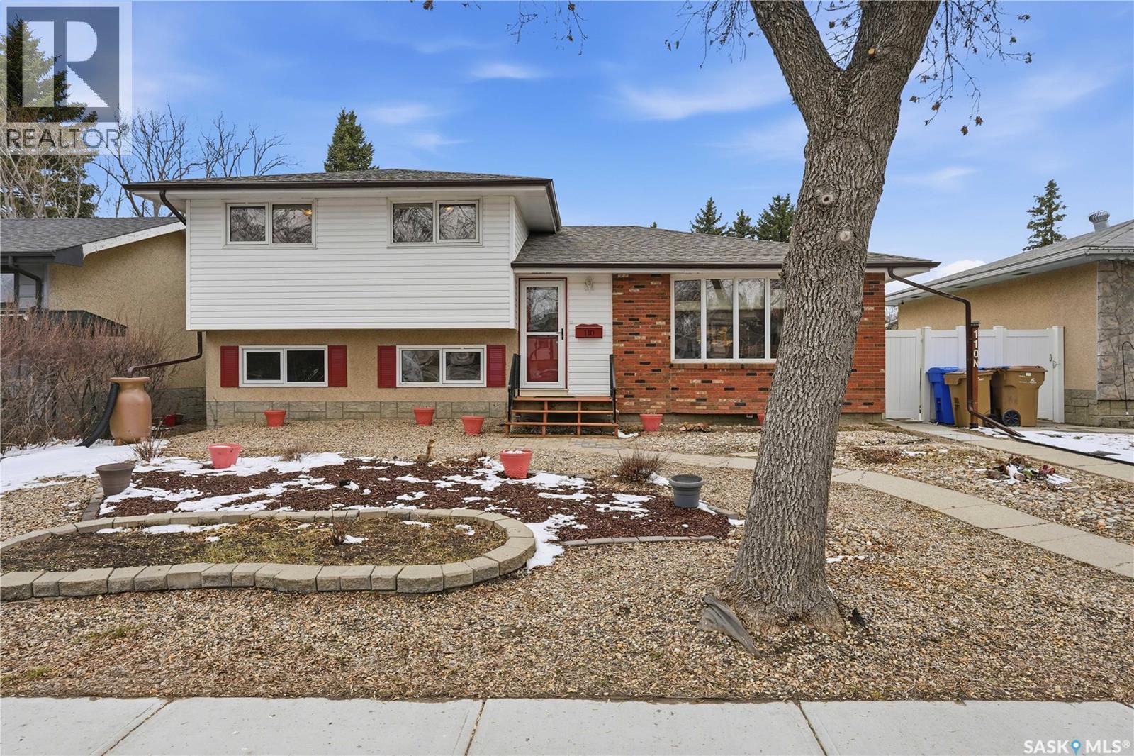 110 Mccarthy Boulevard N, Regina, Saskatchewan  S4R 6A4 - Photo 2 - SK034397