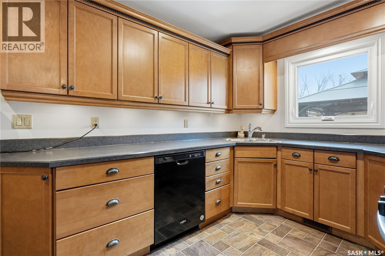 110 Mccarthy Boulevard N, Regina, Saskatchewan  S4R 6A4 - Photo 12 - SK034397