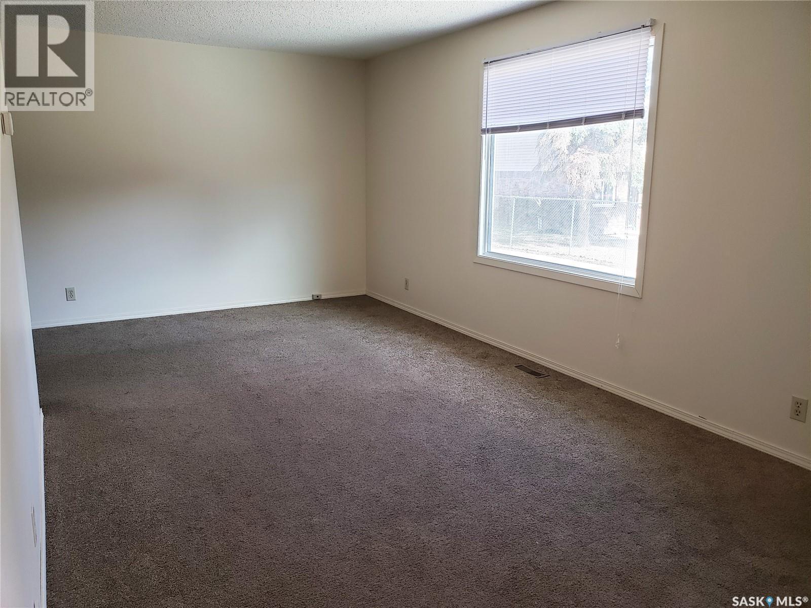 3906 Castle Road, Regina, Saskatchewan  S4S 6A4 - Photo 3 - SK034412