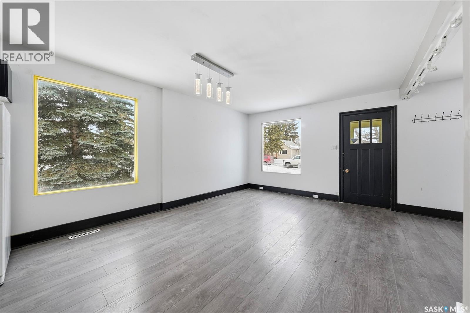 537 7th Street E, Prince Albert, Saskatchewan  S6V 0S6 - Photo 3 - SK034088