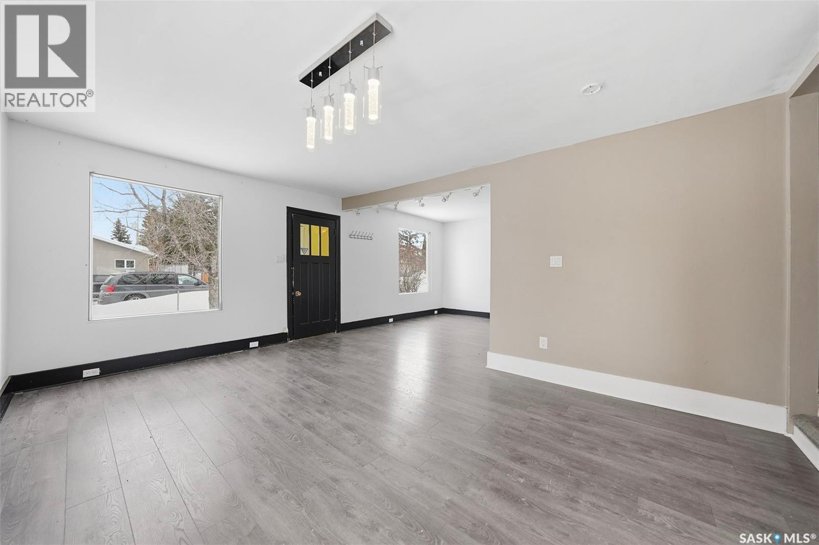 537 7th Street E, Prince Albert, Saskatchewan  S6V 0S6 - Photo 4 - SK034088