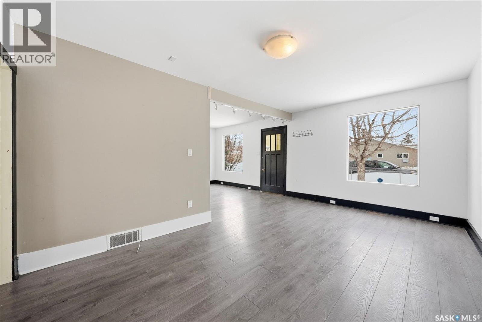 537 7th Street E, Prince Albert, Saskatchewan  S6V 0S6 - Photo 8 - SK034088