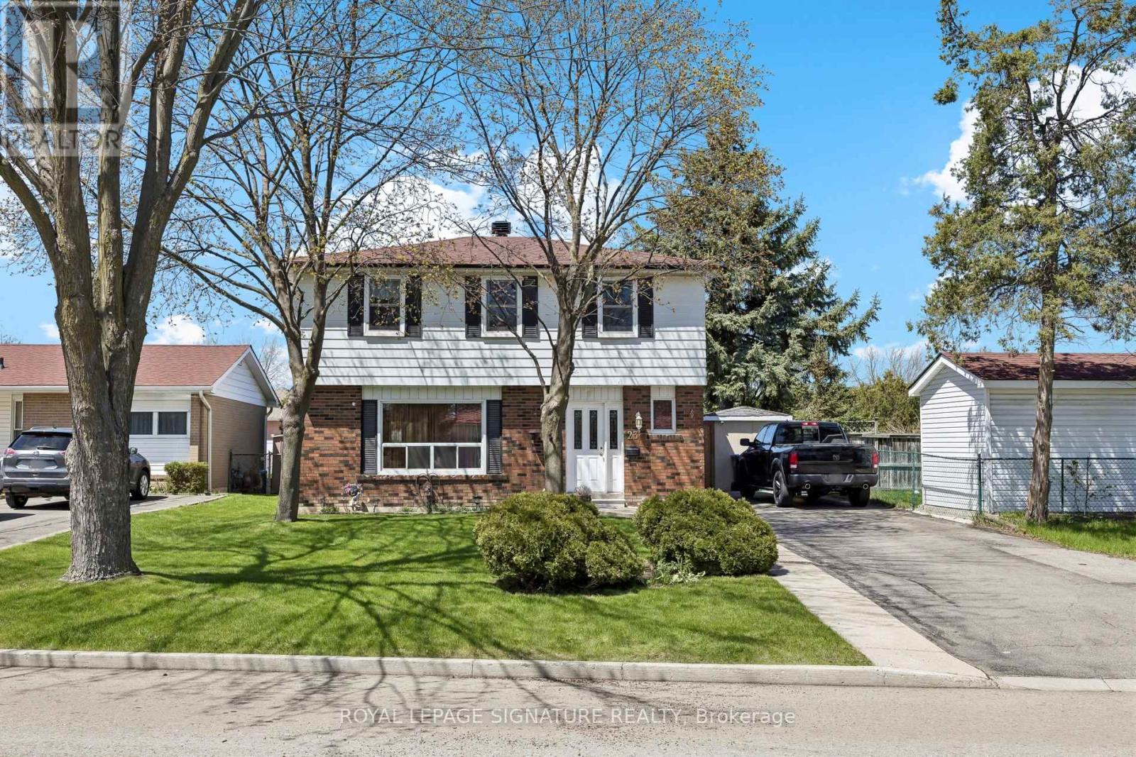 23 Drury Crescent, Brampton, Ontario  L6T 1L1 - Photo 2 - W13060550