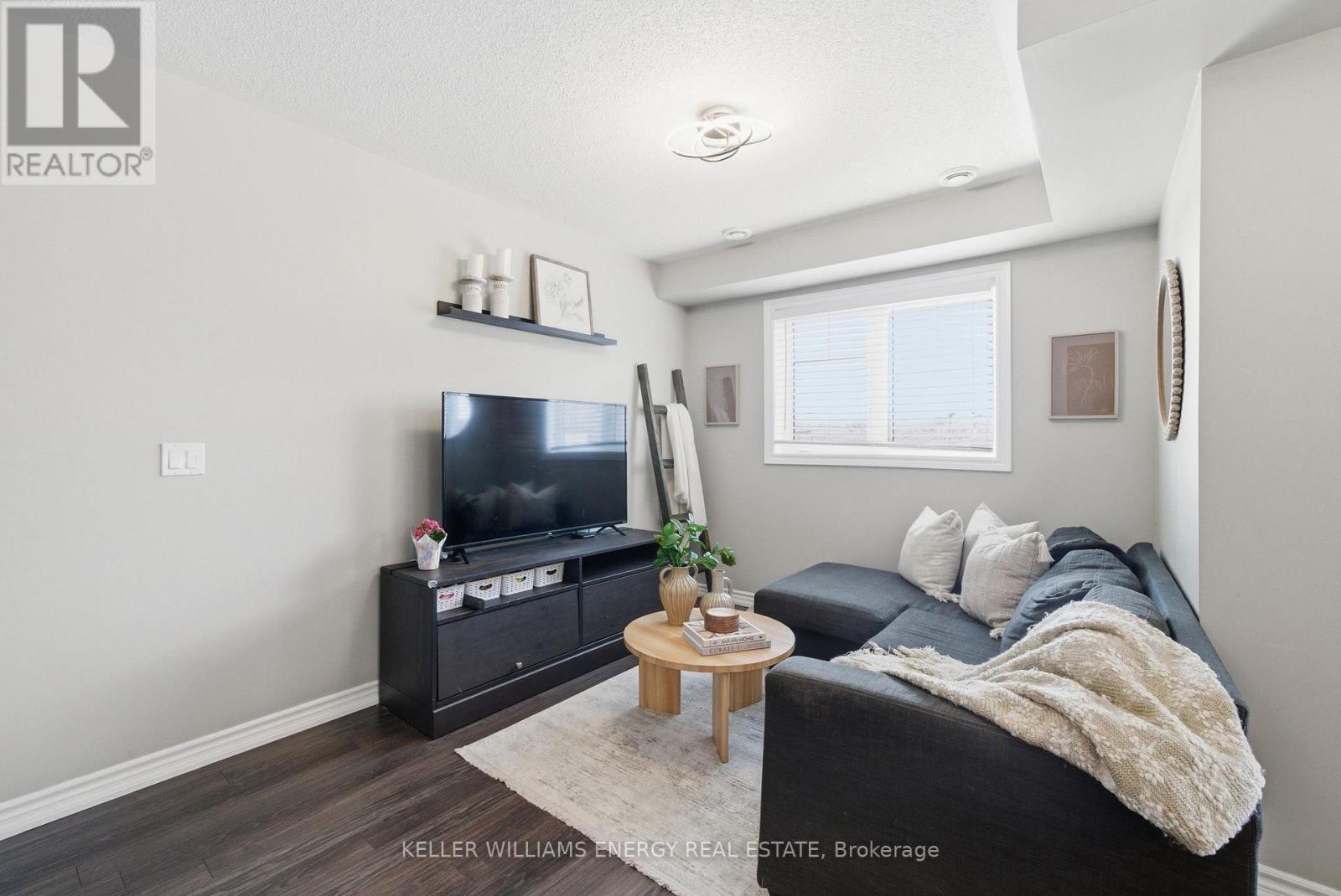 98 Tabaret Crescent, Oshawa, Ontario  L1L 0G5 - Photo 6 - E13062866