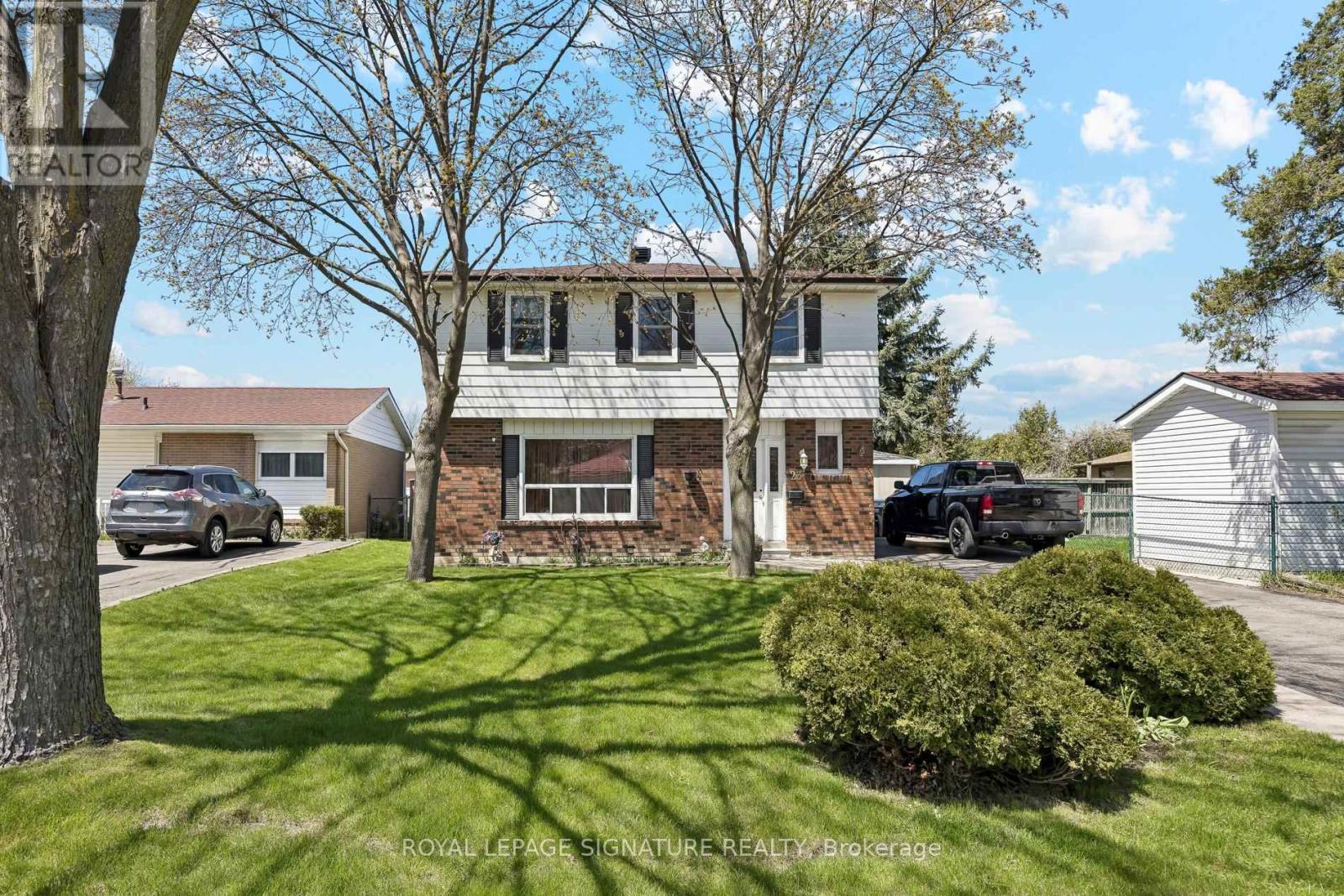 23 Drury Crescent, Brampton, Ontario  L6T 1L1 - Photo 3 - W13060550