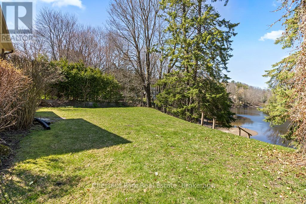 190 4th Street W, Owen Sound, Ontario  N4K 3J9 - Photo 3 - X13062872