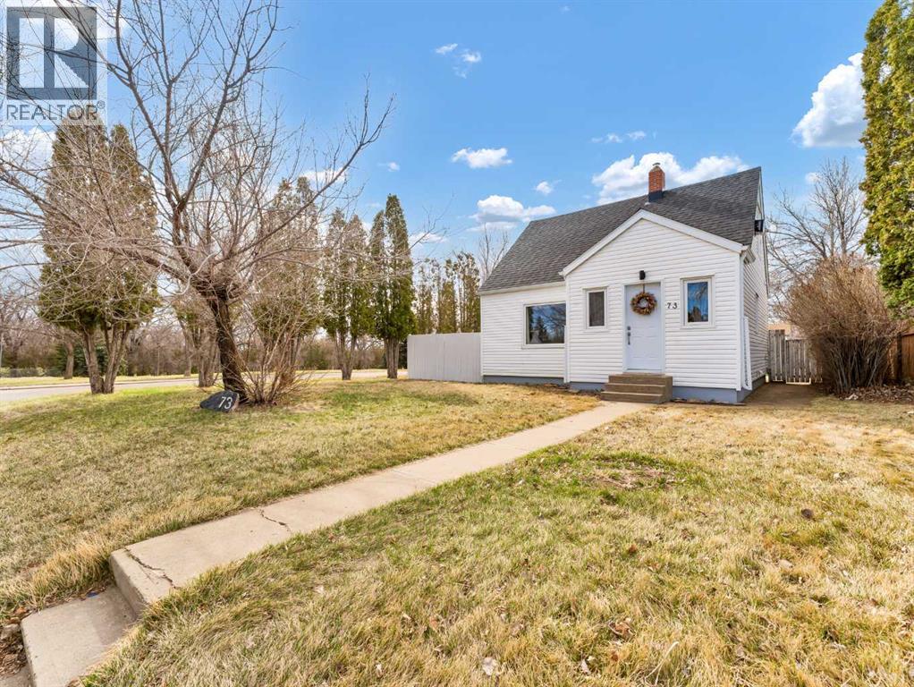 73 9 Street Se, Medicine Hat, Alberta  T1A 1N1 - Photo 3 - A2302672