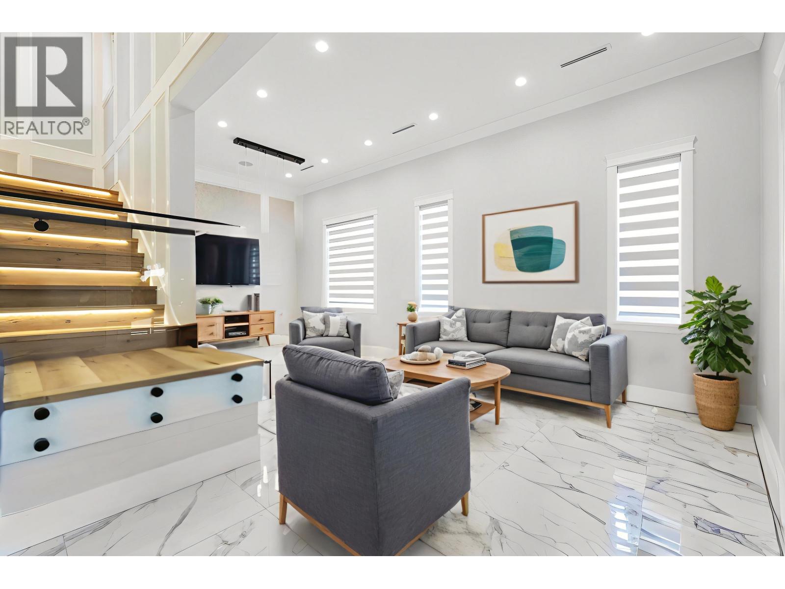 8007 Bradley Avenue, Burnaby, British Columbia  V5J 3T9 - Photo 4 - R3117414