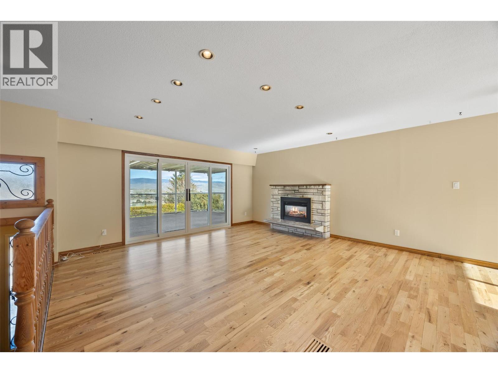 1667 Springhaven Place, Kamloops, British Columbia  V2E 1C7 - Photo 3 - 10385164
