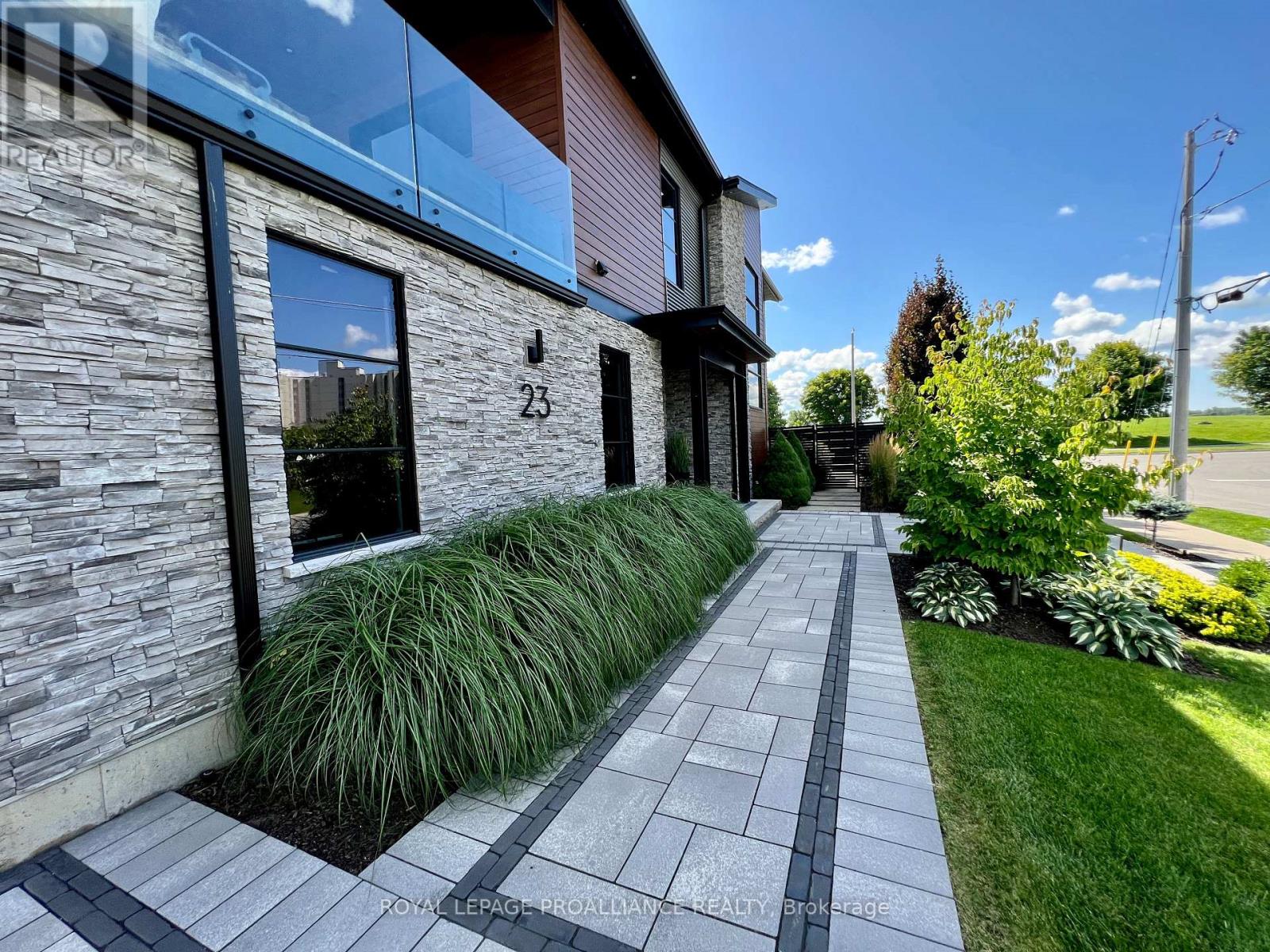 23 South Church Street, Belleville (Belleville Ward), Ontario  K8N 0C3 - Photo 3 - X13062766