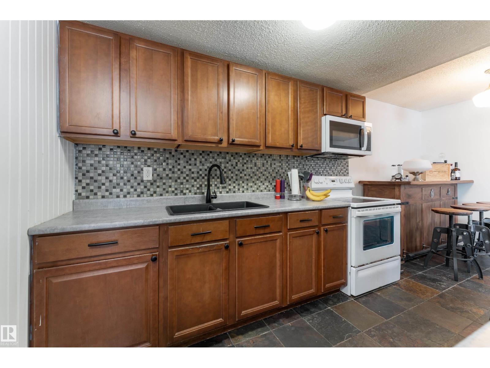 14 Amberly Co Nw, Edmonton, Alberta  T5A 2H9 - Photo 8 - E4484838