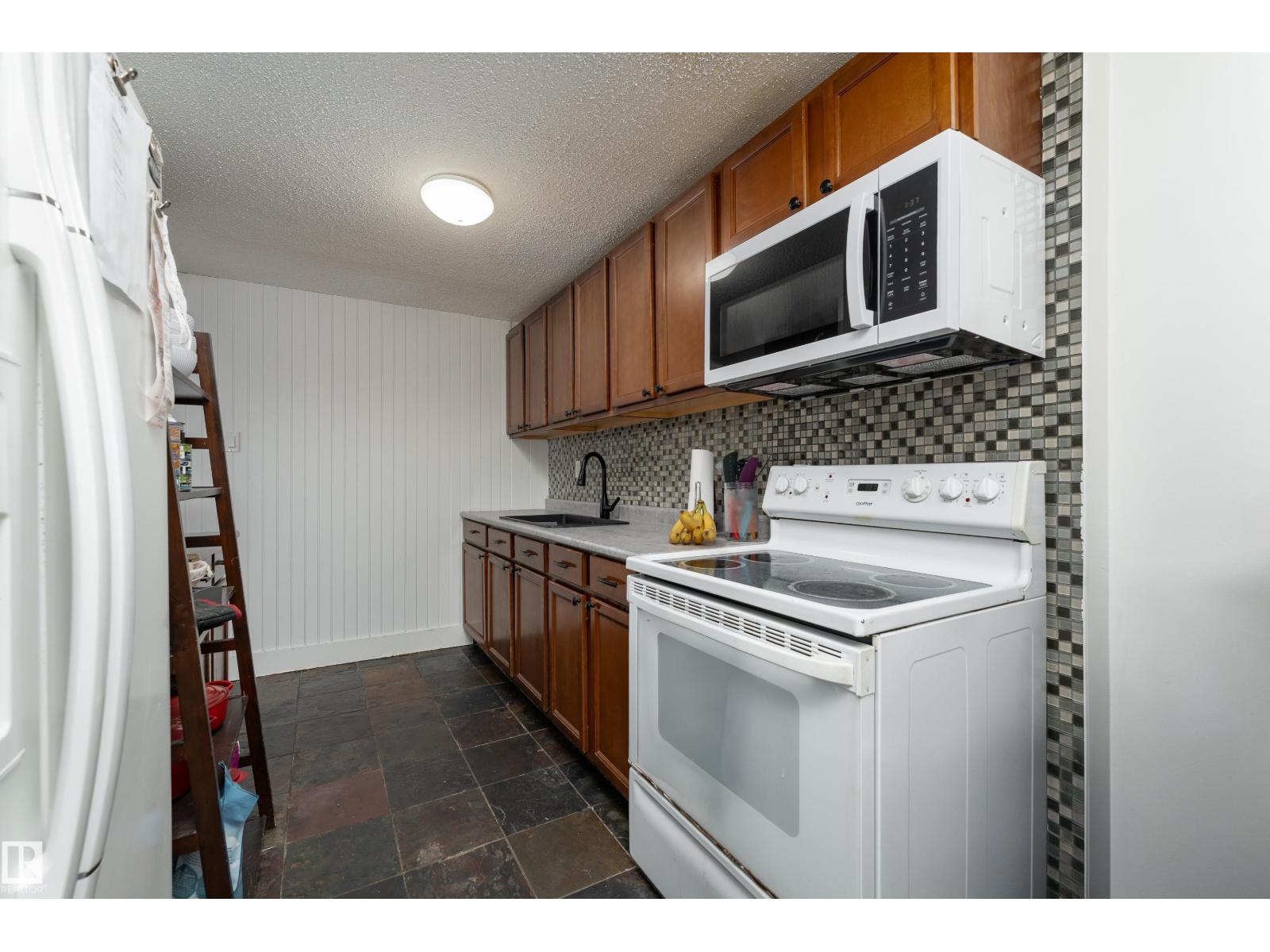 14 Amberly Co Nw, Edmonton, Alberta  T5A 2H9 - Photo 9 - E4484838