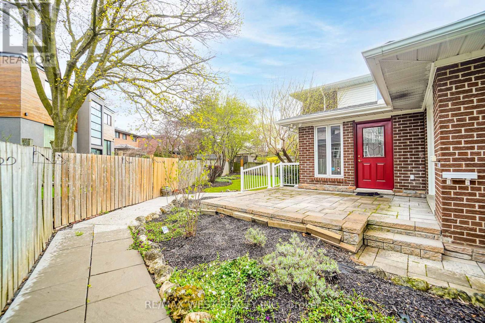 51 Bannatyne Drive, Toronto, Ontario  M2L 2P2 - Photo 17 - C13062828